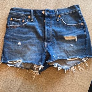 Levi’s 501 button fly denim shorts size 29